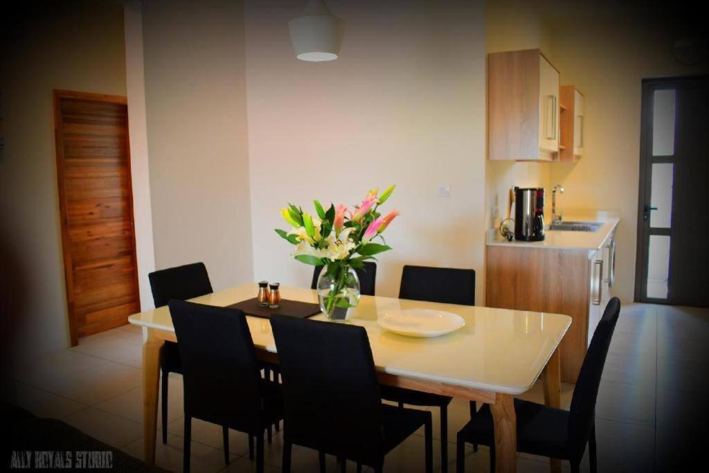 Modern And Cosy Condo: Westwood Apartments Flic-en-Flacq Eksteriør bilde